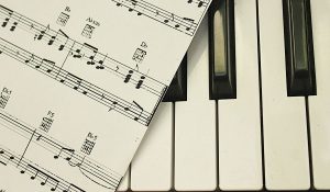 Découvrez les meilleures applications pour apprendre le piano seul !