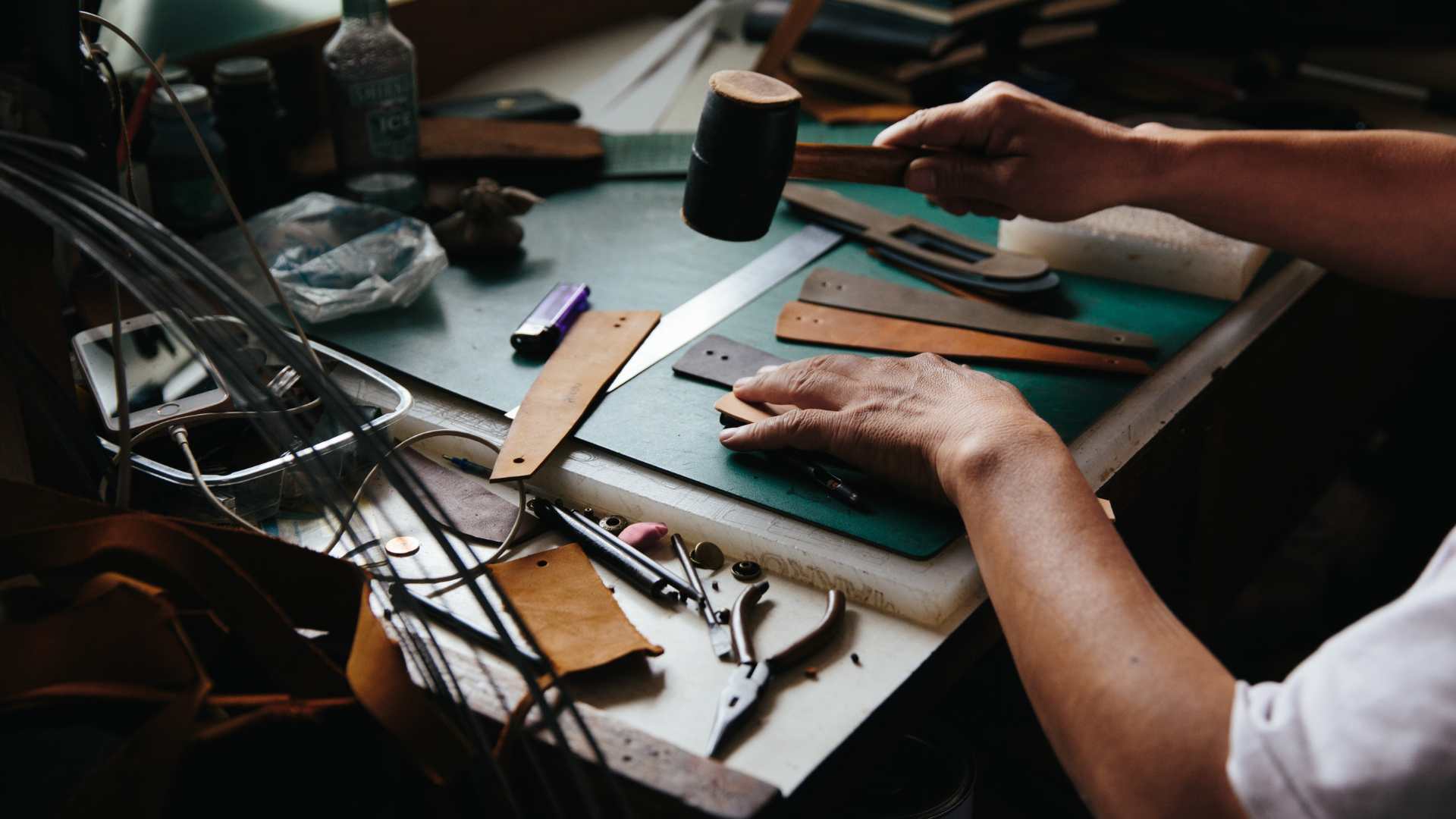 Travail du cuir artisanal 