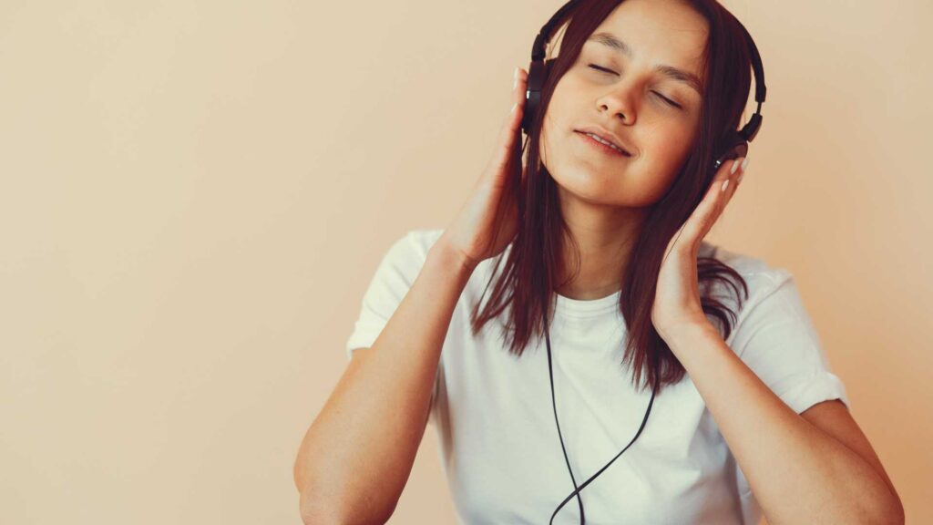 femme avec un casque 