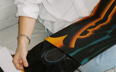 La résurgence du vinyle : Pourquoi les audiophiles reviennent aux disques