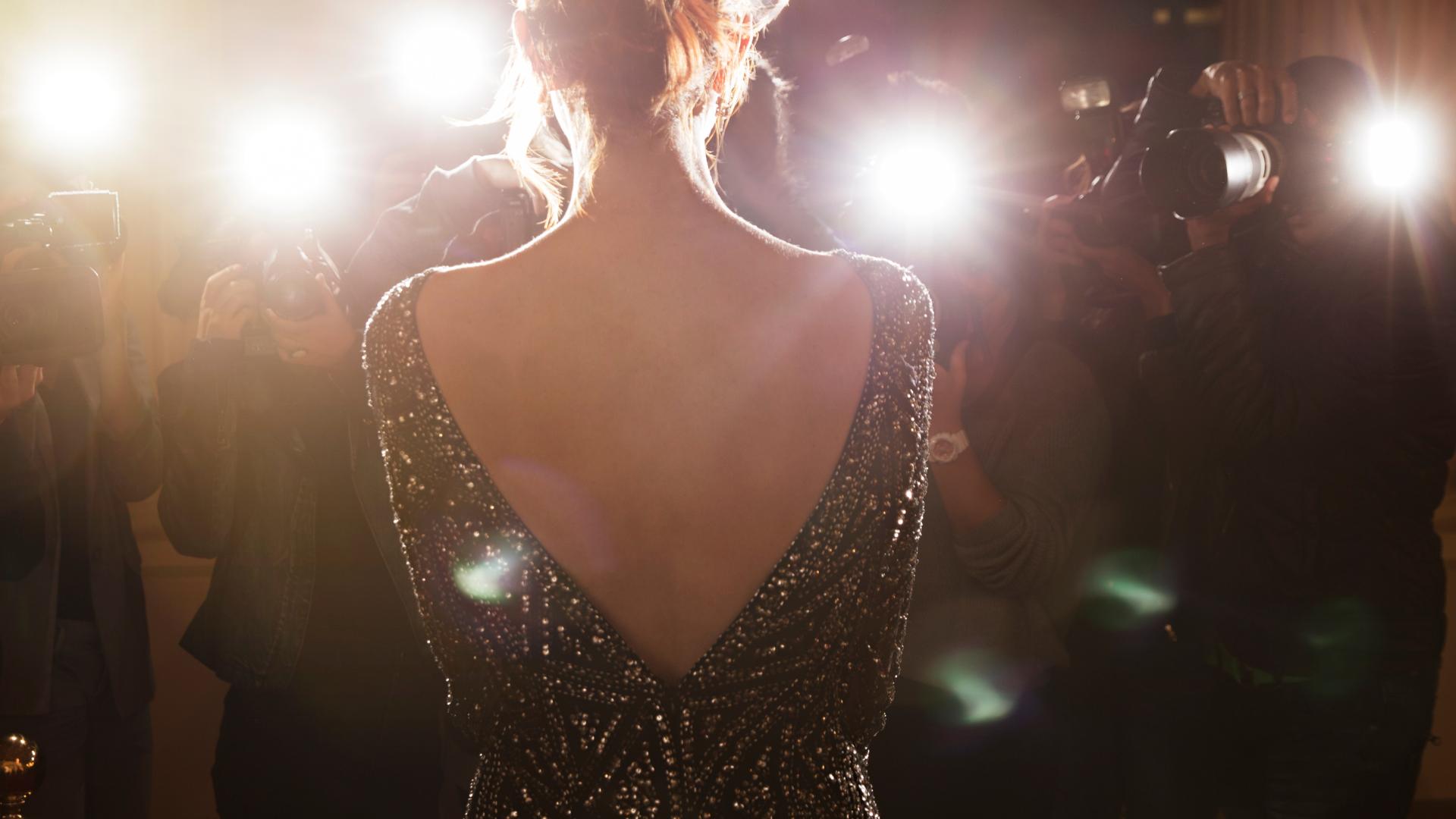 Look de célébrité sur un tapis rouge