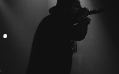 Théodore (Théodort), l’artiste polyvalent qui passe de YouTube à la scène musicale française